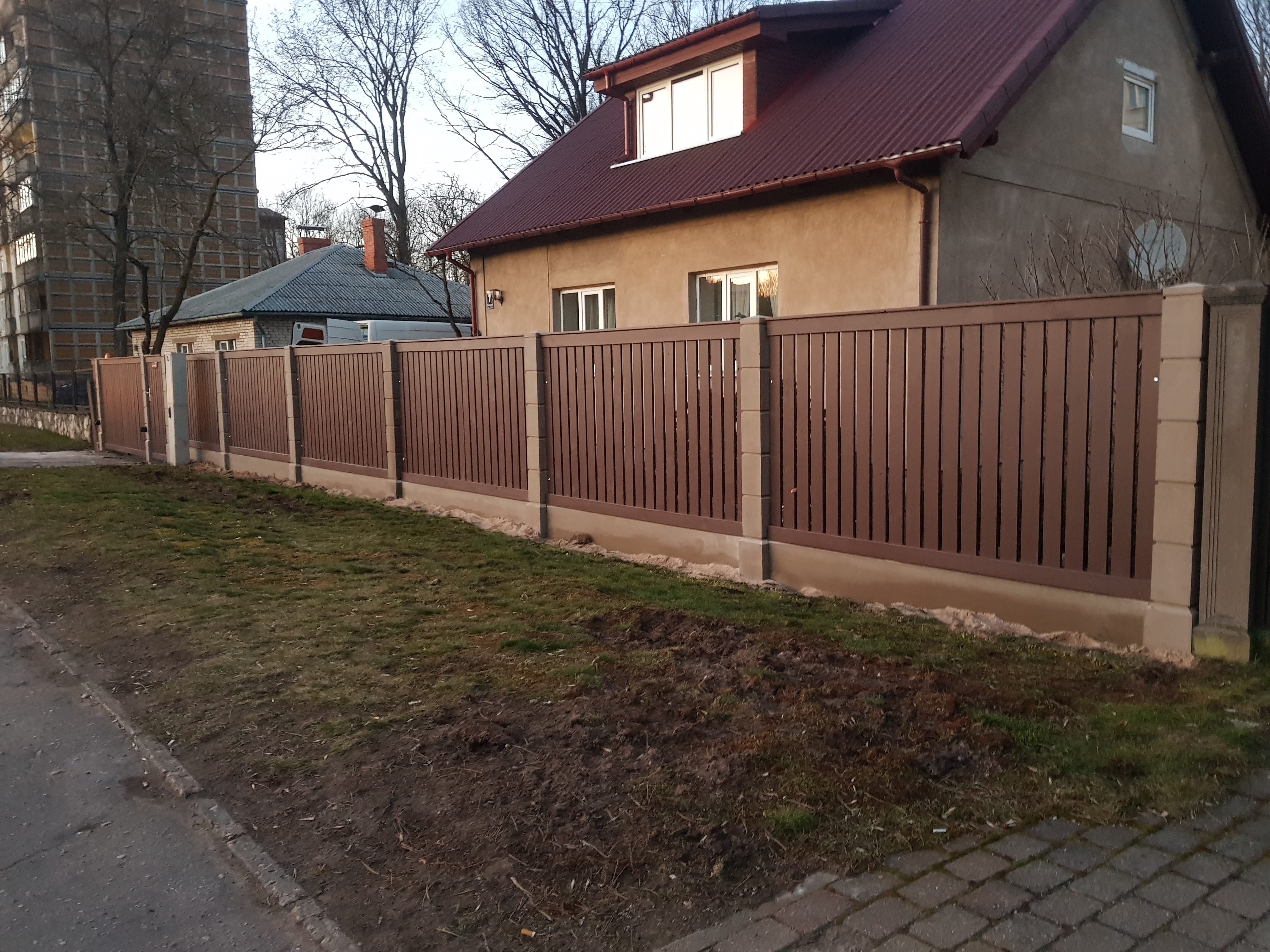 Žogi un sētas 4